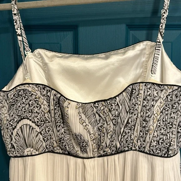 White House Black Market pleated maxi - 16 - Picture 9 of 9